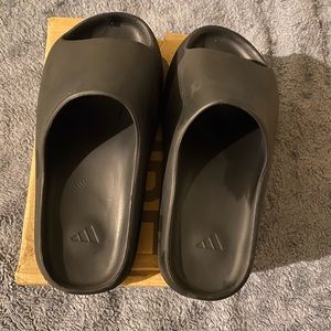 Addidas yeezy slides